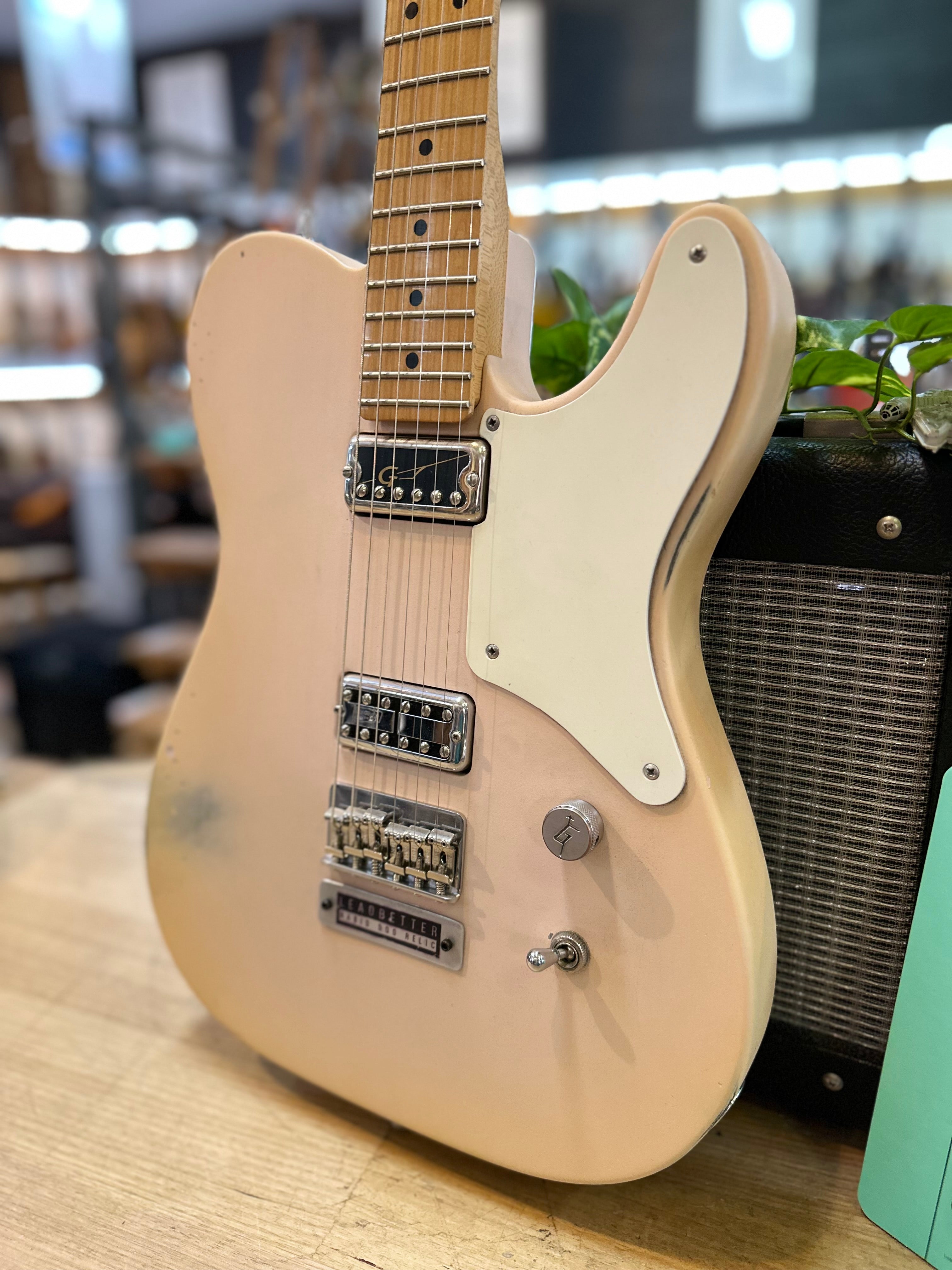 Fender | Leadbetter Rabid Dog Relic | Cabronita Tele | Relic Shell Pink Fender | Leadbetter Rabid Dog Relic | Cabronita Tele | Relic Shell Pink